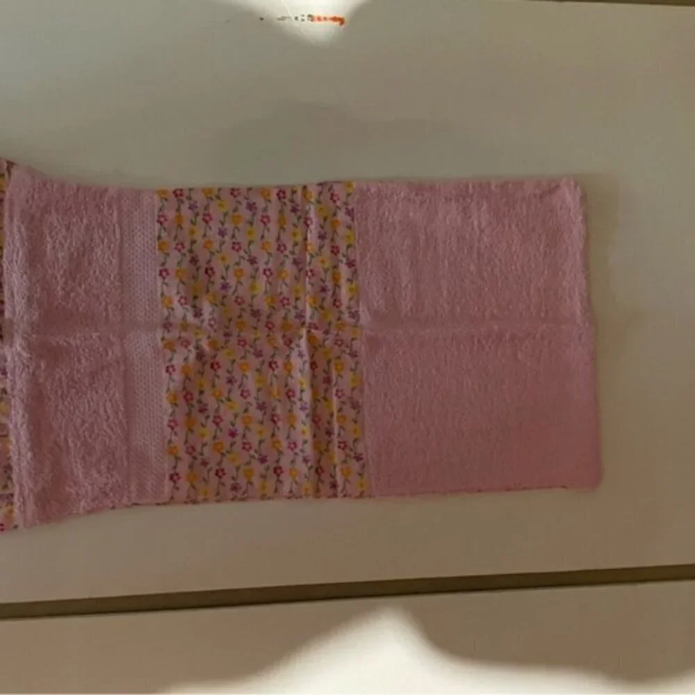 Pink Fingertip Towels